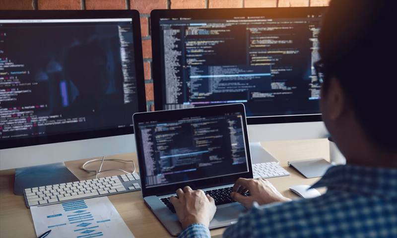 数据科学选型:R与Python如何赋能顺庆区网站建设?